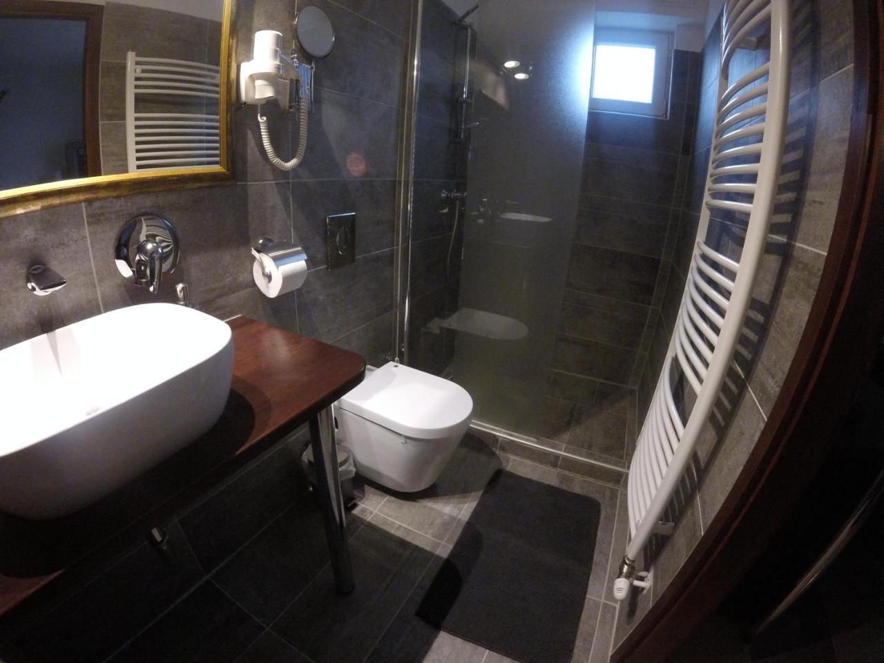 Dozsahaz Hotel Zalaegerszeg Buitenkant foto
